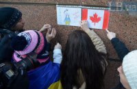 Киевляне поблагодарили Канаду за помощь военным