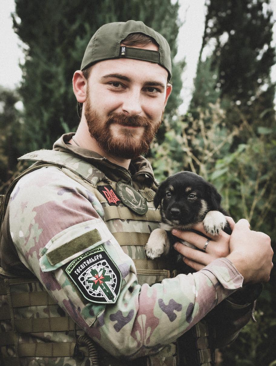 Побратим Ірини Тарас Лютий.