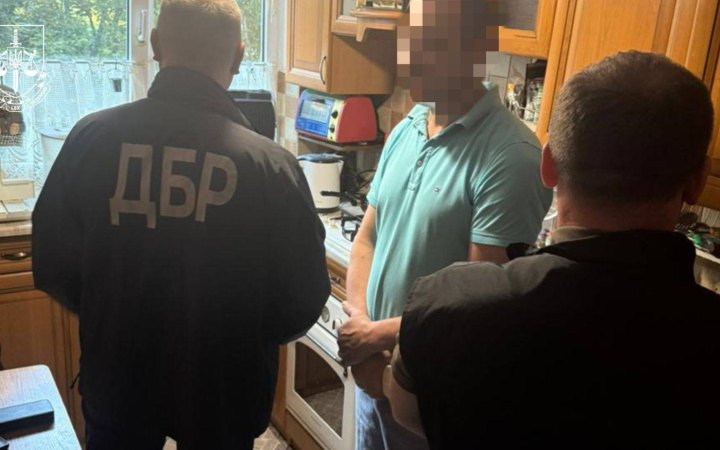 На Львівщині суддя “викупив” у ТЦК свого родича за 8 тисяч доларів, – прокуратура