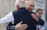 “Ведмежі обійми” Моді з Путіним роздратували команду Байдена, яка підтримує Київ, ‒ Bloomberg