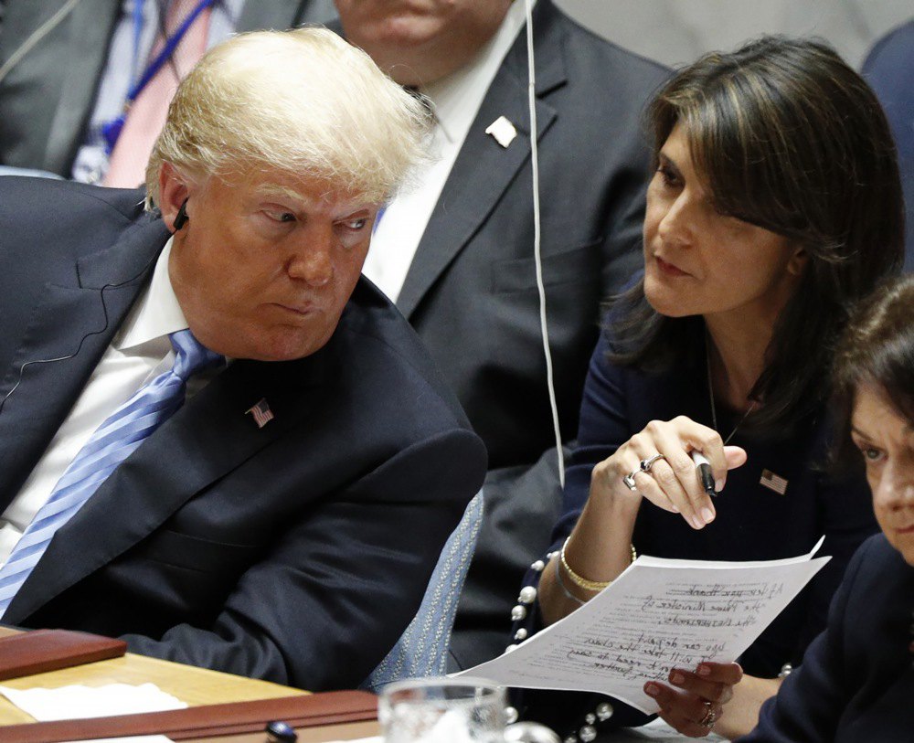 Посол США в ООН Ніккі Гейлі та президент США Дональд Трамп під час його головування на засіданні Ради Безпеки ООН у Нью-Йорку, 26 вересня 2018 р.