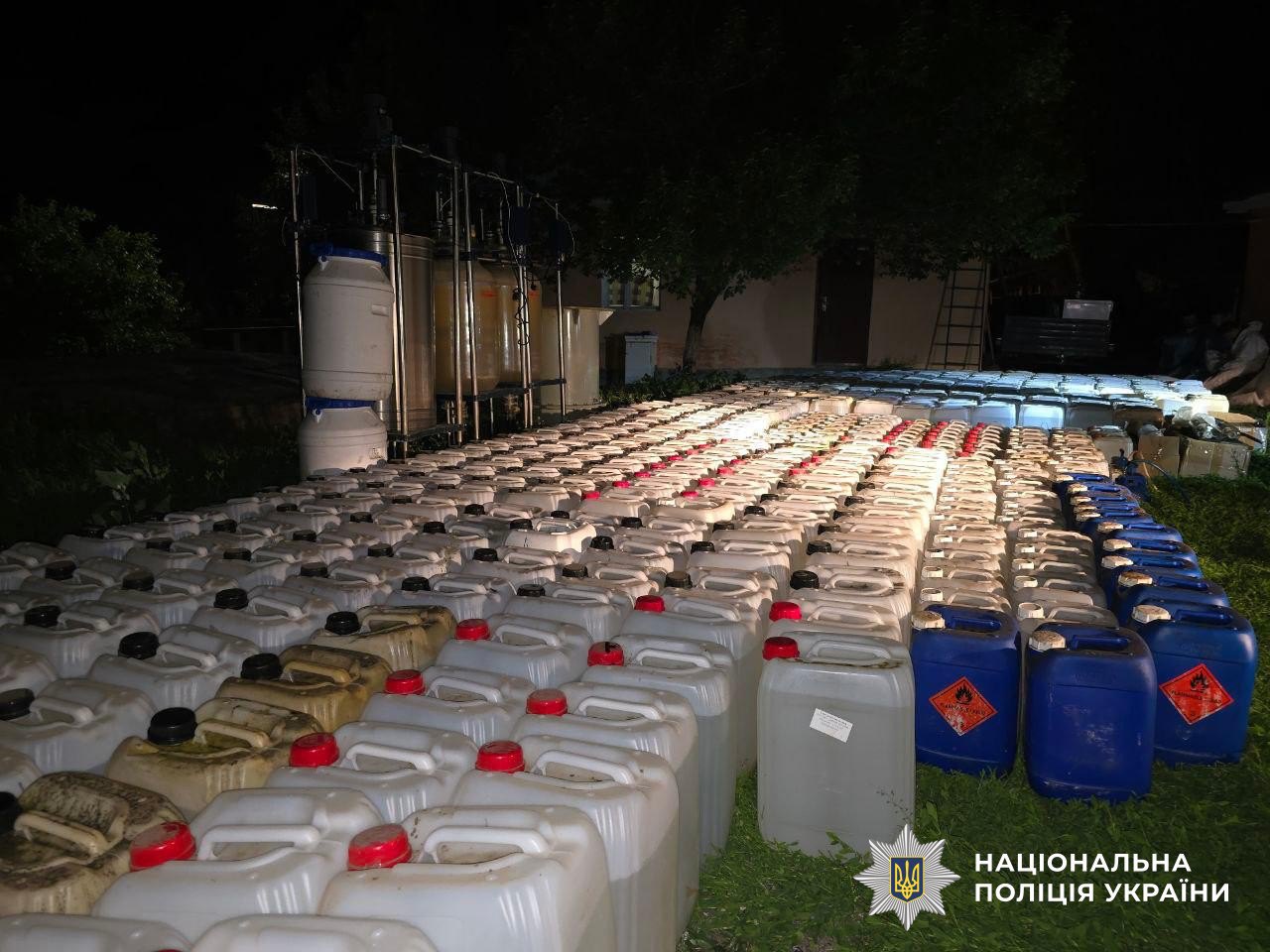 Знайдені під час обшуків докази