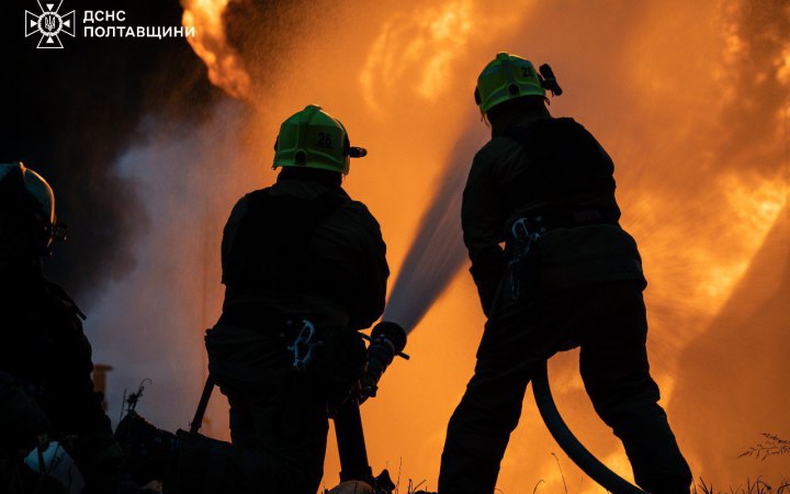 Ворожі дрони атакували промислові підприємства на Полтавщині: виникли пожежі