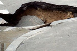 На бульварі Шевченка в Києві провалився асфальт