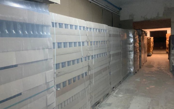 У Києві викрили склади з 50 тоннами нелегального алкоголю, який планували збувати під логотипами відомих брендів