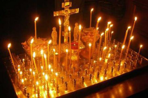 Суд в России вынес приговор женщине, прикурившей от свечи в церкви 