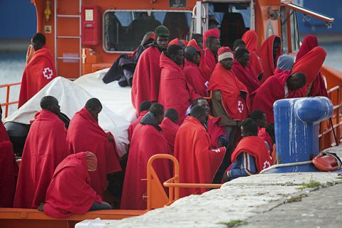 В Средиземном море за сутки спасли 183 мигранта