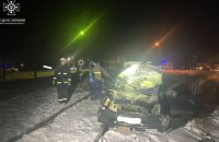 Під Івано-Франківськом пасажирський поїзд зіткнувся з автомобілем