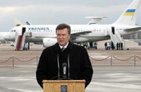 Янукович посовещался по НК - опять в аэропорту