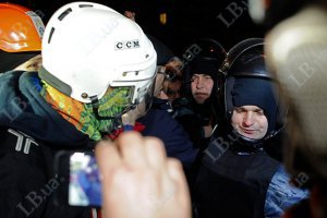 Суд зобов'язав "Київстар" і МТС розкрити дані про дзвінки і SMS під Святошинським судом
