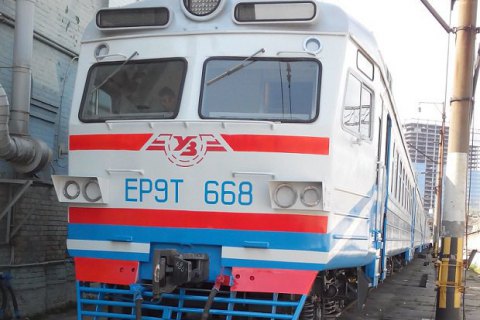 "Укрзализныця" временно отменила семь пригородных поездов из-за наводнения на западе Украины