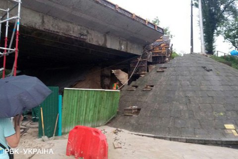 "Київавтодор": несуча конструкція шляхопроводу на Олени Теліги не ушкоджена