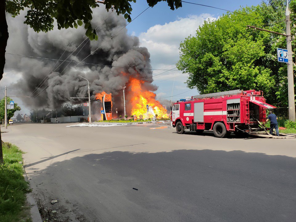 В Житомире загорелась автозаправка