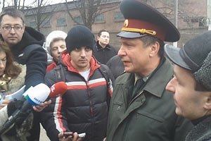 У Качанівській колонії скаржаться на часті візити детутатів