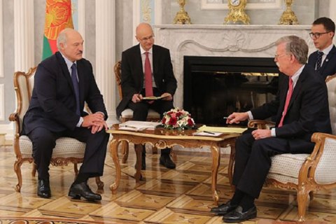 Лукашенко обсудил с Болтоном присоединение США к переговорам по Украине, - МИД Беларуси
