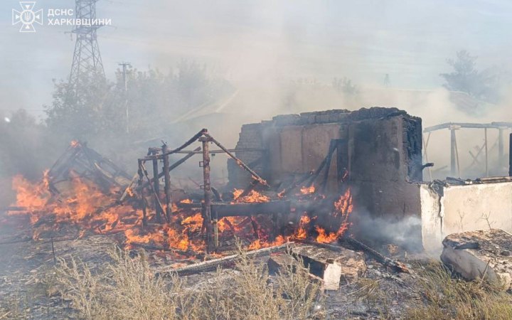 Унаслідок російського обстрілу на Харківщині виникли масштабні пожежі