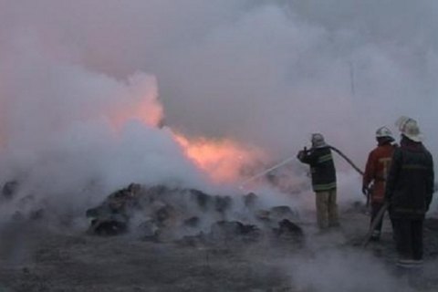 В пригороде Харькова загорелись емкости с бензином