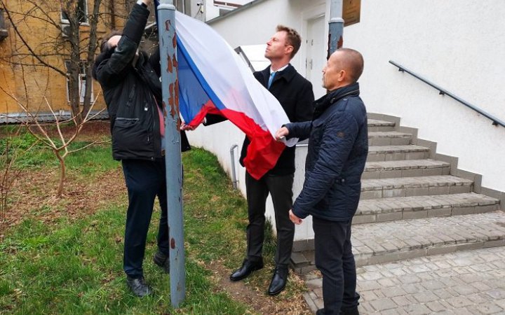 Сотрудники посольства Чехии вернулись в Киев