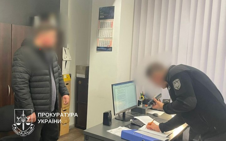 Двом правоохоронцям повідомили про підозру через побиття чоловіка біля Голосіївського РТЦК у Києві 