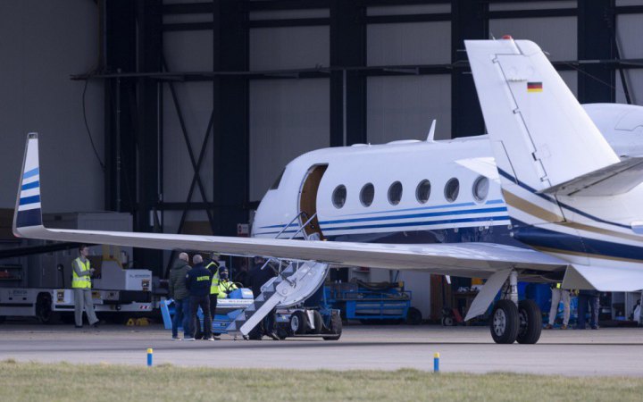 Трамп погрожує Канаді додатковими митами на приватні літаки