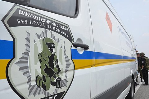 У під'їзді житлового будинку в Києві на поштовій скриньці  знайшли артснаряди