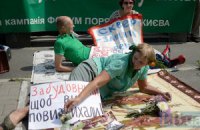 В Киеве защитники сквера пытаются добиться от прокуратуры запрета на строительство супермаркета
