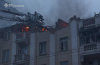 У Дніпрі внаслідок атаки росіян загорівся житловий будинок. Троє загинули, 24 поранені