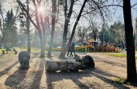 У Запоріжжі померла дівчинка, на яку впала 200-кілограмова паркова фігура