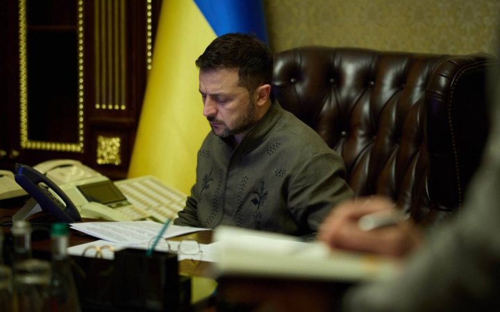 Зеленський і Макрон провели годинну розмову: про постачання ракет ППО і підготовку українських пілотів