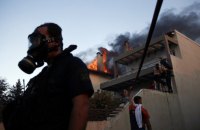 Греція бореться з п'ятьма великими лісовими пожежами, мешканці поблизу Афін евакуюються 