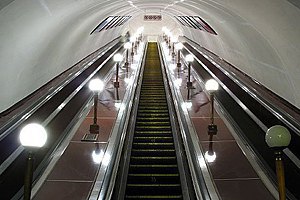 В метро "Шулявская" пассажирам приходится спускаться пешком