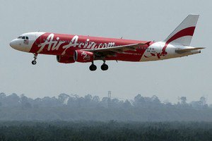 Рятувальники виявили 16 тіл у районі катастрофи лайнера AirAsia