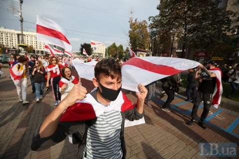 У Києві активісти прийшли під посольство Білорусі з вимогою відставки посла