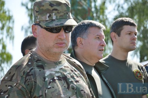 Турчинов: військовий повинен отримувати не менш ніж 7 тис. гривень