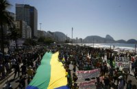 У Бразилії сотні тисяч протестувальників вимагали відставки президента