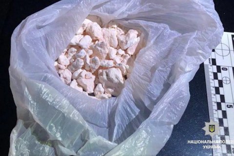 У Харківській області наркоторговця затримали із бандероллю з наркотиками на 2,5 млн грн
