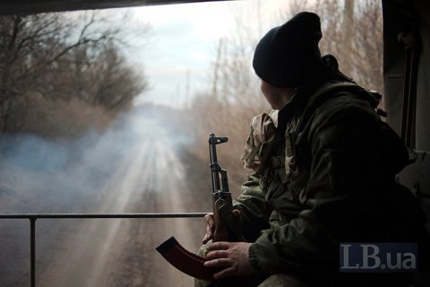 На Донбасі один військовий загинув, одного - поранено