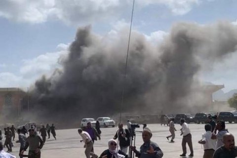В Йемене в аэропорту произошли взрывы: погибли по меньшей мере 27 человек