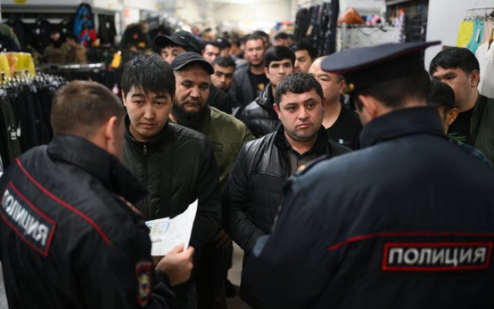 СЗР: Кремль посилює контроль за нелегальними мігрантами