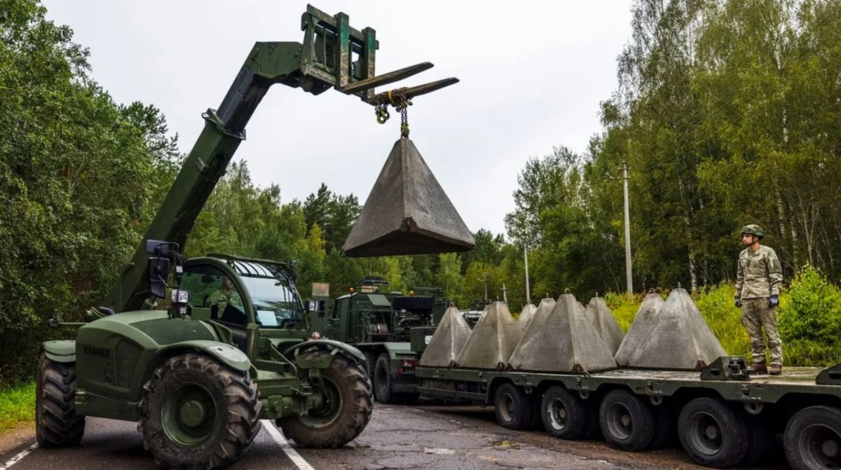 У межах зведення Балтійської лінії оборони Литва розмістила бетонні загородження на ділянках кордону з Росією та
Білоруссю.