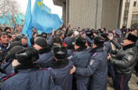 У парламента Крыма активизировались столкновения