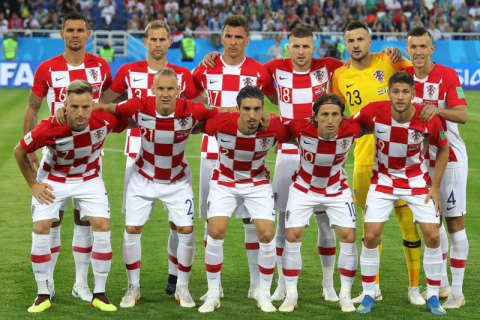 Хорватские фаны после матча с Нигерией раздели Ракитича почти до гола