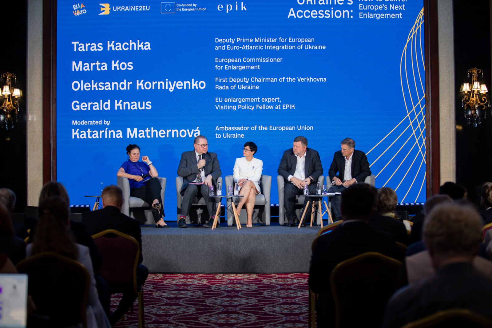 Публічна дискусія «Україна на шляху до вступу: як втілити наступне розширення ЄС» 8 червня 2026 року в межах візиту Європейської комісарки з питань розширення Марти Кос до України, у Києві .