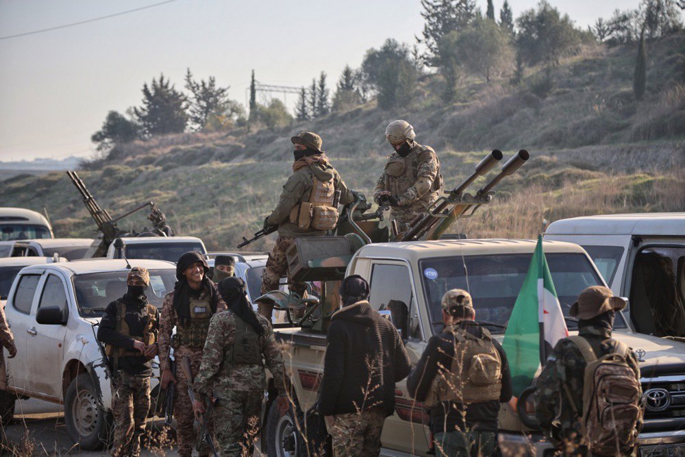 Сирійські сили безпеки беруть участь в операції після нападів, здійснених проти них у Латакії, Сирія, 7 березня 2025 року.
