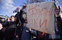 ​На предвыборном митинге Порошенко в Киеве произошли потасовки
