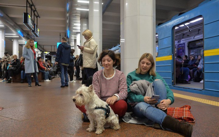 Вдень у метро Києва ховалася від обстрілів 41 тис. людей 