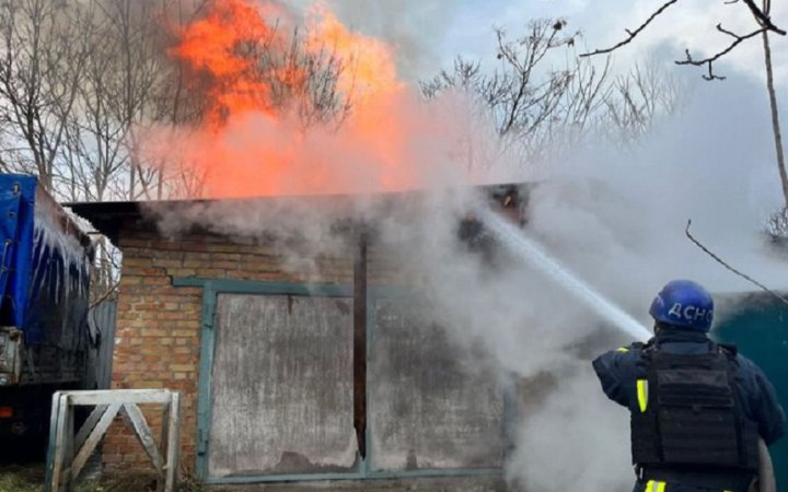 Росіяни обстріляли Нікополь і три сільські громади Дніпропетровщини, є загиблий і постраждалі 