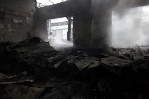 Велика пожежа сталася на автотранспортному підприємстві в Дніпрі