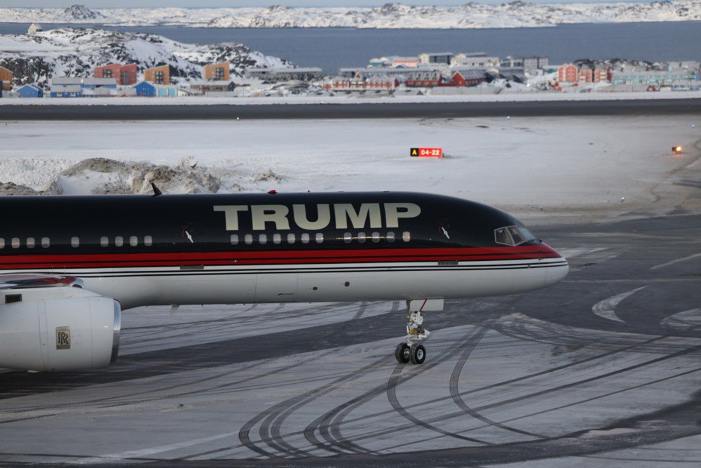 Літак Дональда Трампа у Гренландії