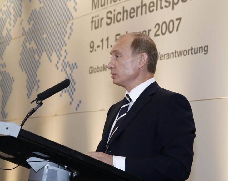 Путін виступає з промовою у Мюнхені, 2007.